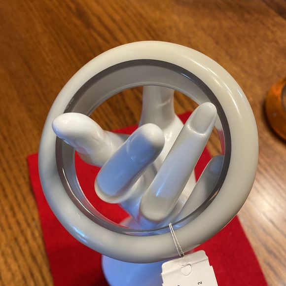 VINTAGE PLASTIC BANGLE BRACELETS - Picture 7 of 16